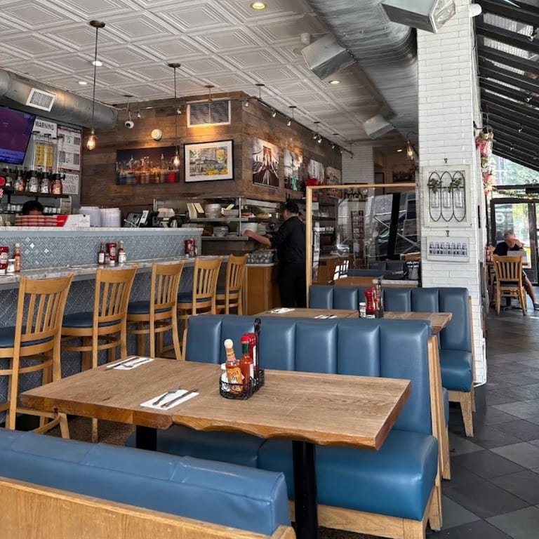 A Warm And Inviting Dine-In Experience